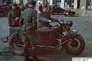 Charkow, Motorrad mit Beiwagen